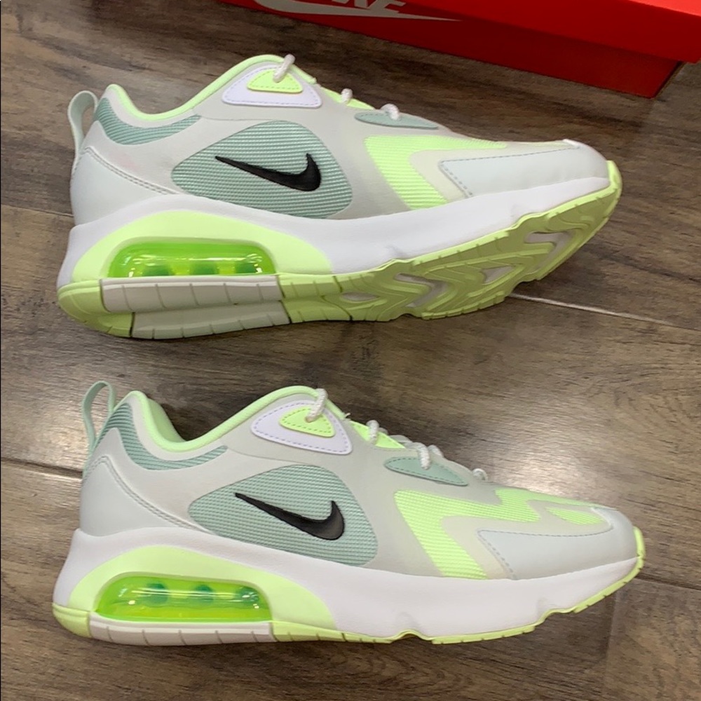 W NIKE AIR MAX 200 - Picture 9 of 16